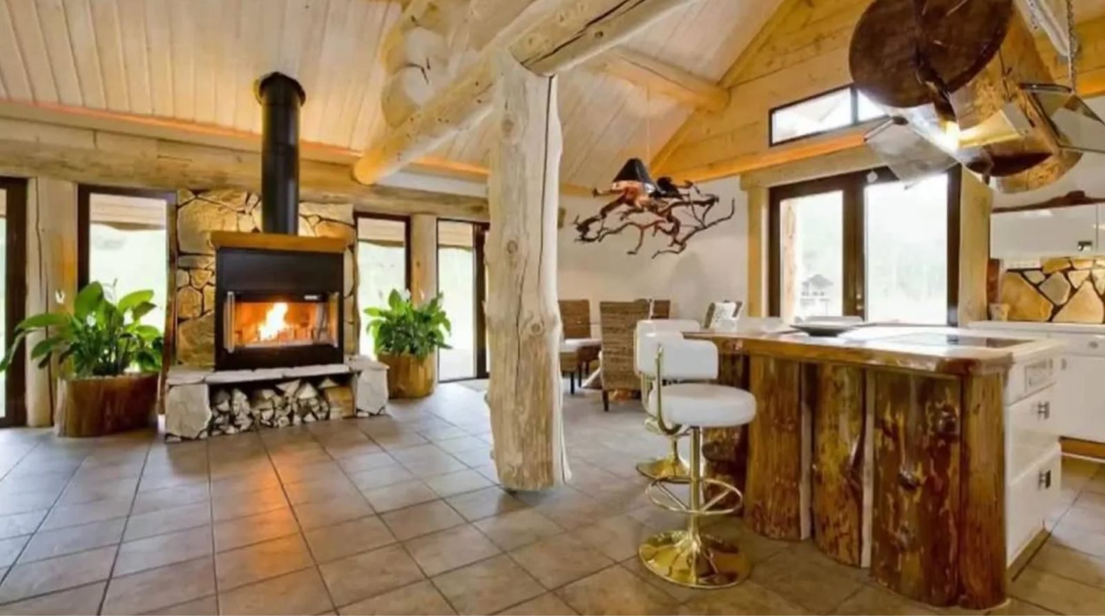 Tiger Woods Finally Reveals His $50 Million Island Mansion, See Inside_4